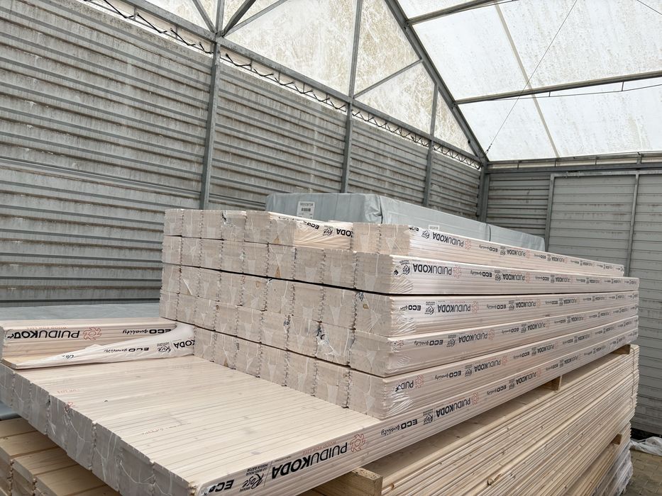 Podbitka świerk skandynawski skład z drewnem makowiec