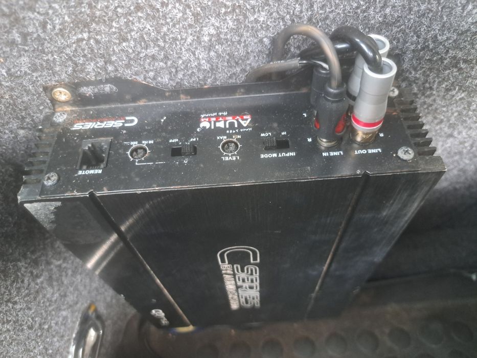 Zestaw car audio skrzynia basowa wzmacniacz radio