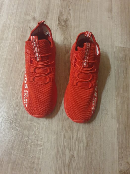 Buty sportowe czerwone,rozmiar-36, wkładka-23cm