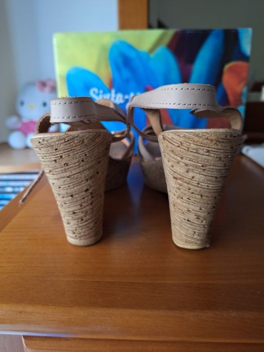 Sandálias de Cunha Castanhas T: 35 MAX