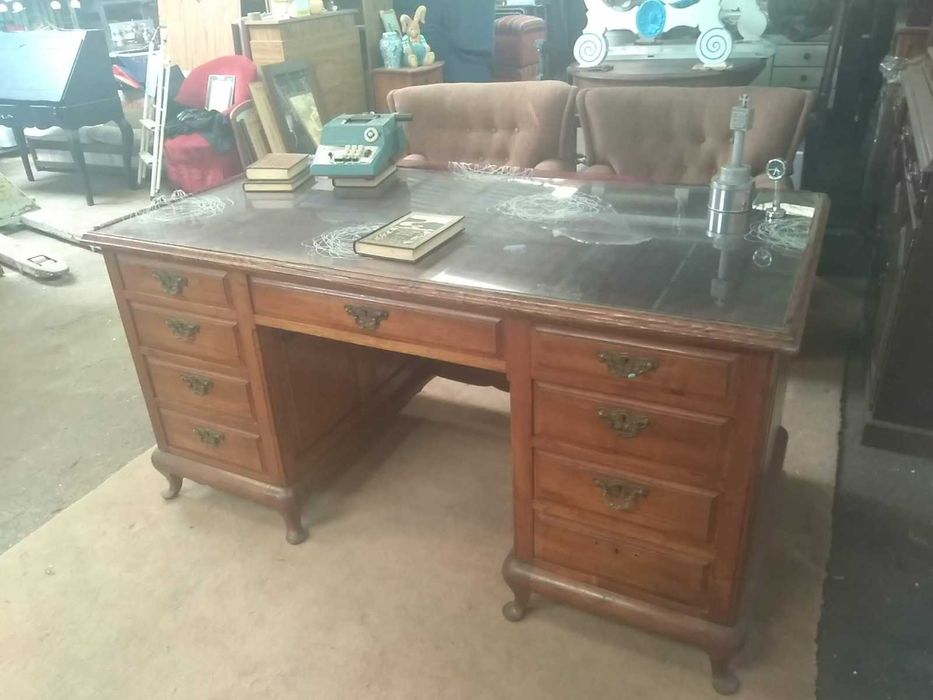 Venda de recheio de armazém de velharias e antiguidades, móveis