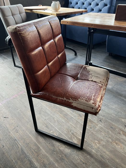 стільці, барна стійка, барні табурети для барів, кафе