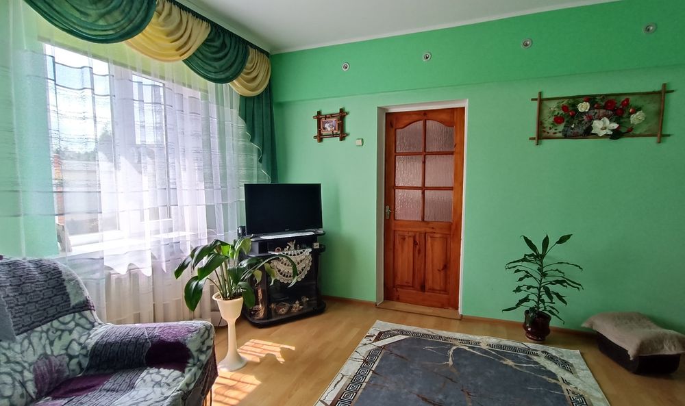Продаж просторого будинку для двох сімей у Луцьку | 2 кухні | 2 входи | гараж