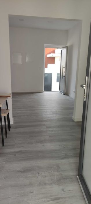 Moradia T3  com renovação integral a estrear, em Campolide, Lisboa