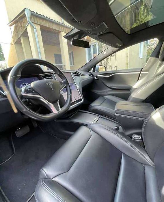 Tesla Model S 2018