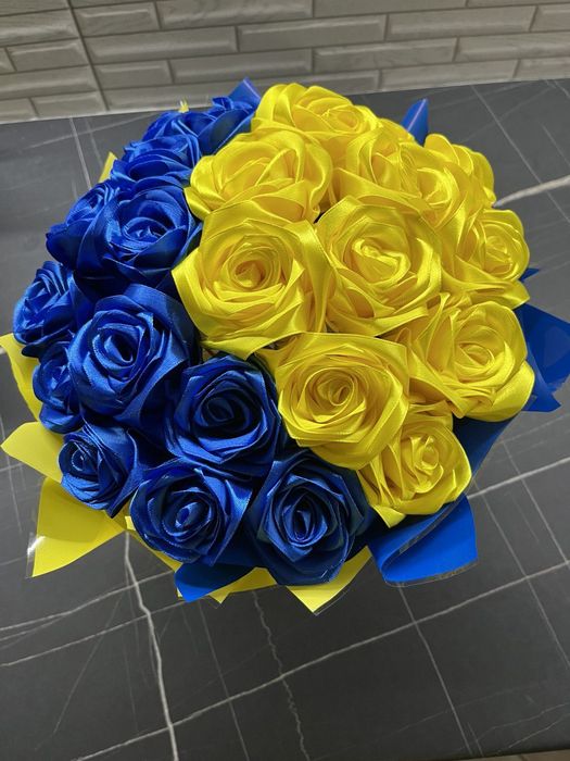 Виготовлення квітів з атласної стрічки під замовлення.