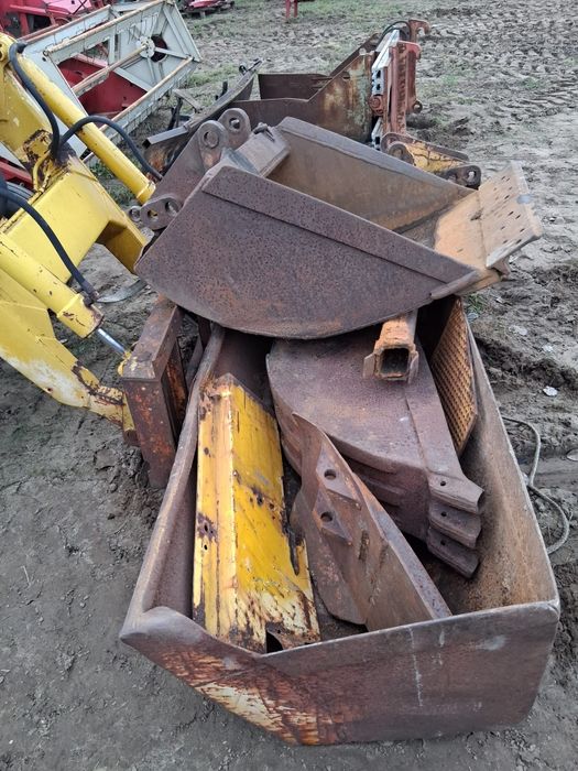 Koparko-Ładowarka Ford 19-501 uszkodzona+4 łyzki