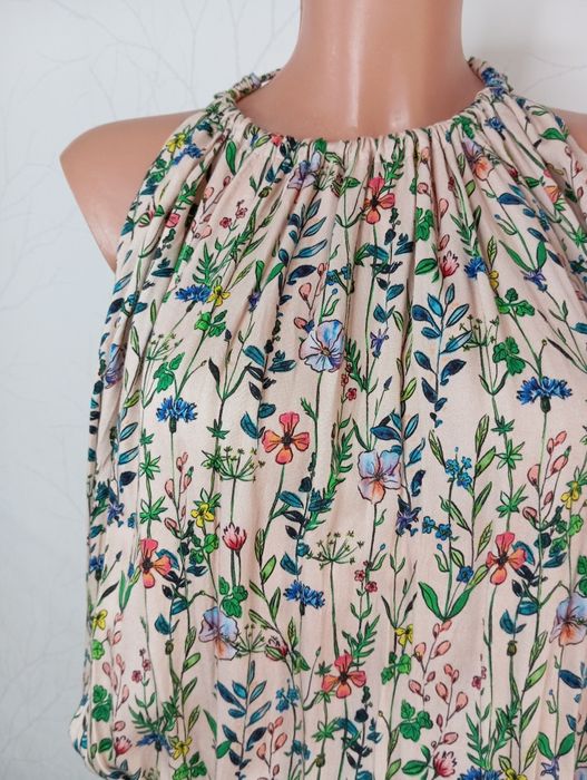 Sukienka w łąkowe kwiaty