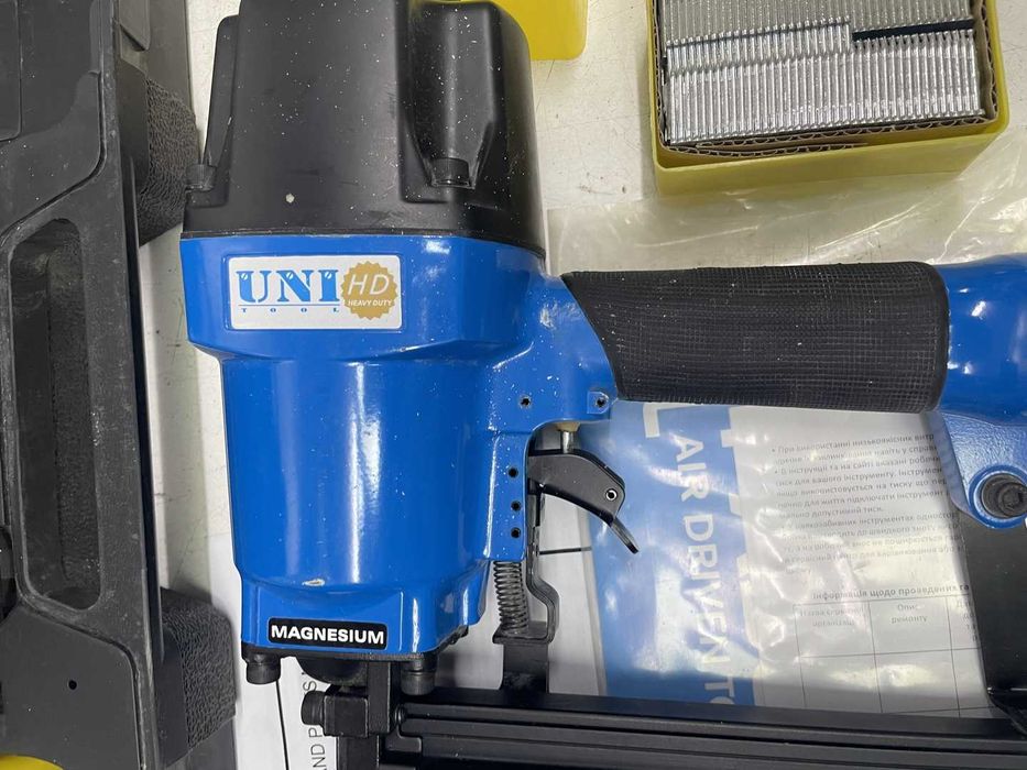 Пневматический гвоздезабивной пистолет Unitool (18-64 мм) нейлер