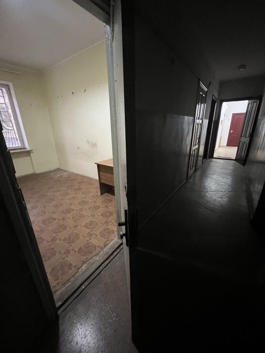 Оренда 2 приміщ.: 30.4 м. кв./12.9 м.кв., Центр, вул. Відінська, 40А,