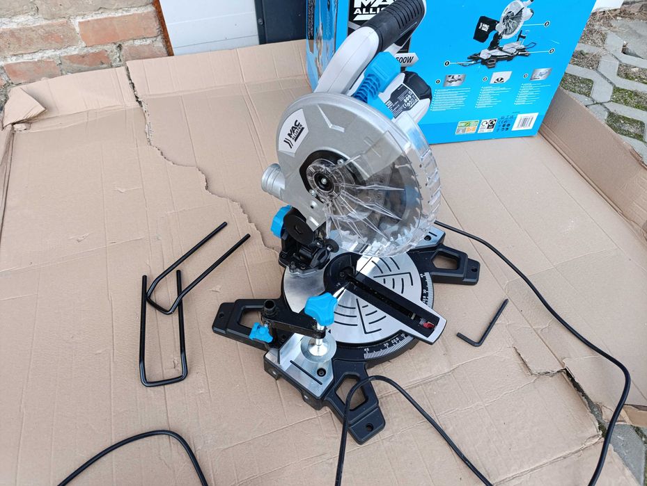 Piła ukośna ukośnica bez posuwu Macallister MMiS210C-B 1500W 210mm