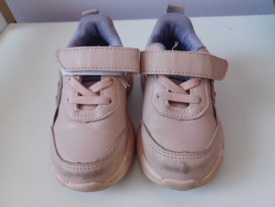 Sportowe buty dziewczęce