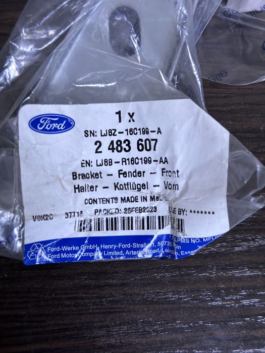 Кріплення крила Ford