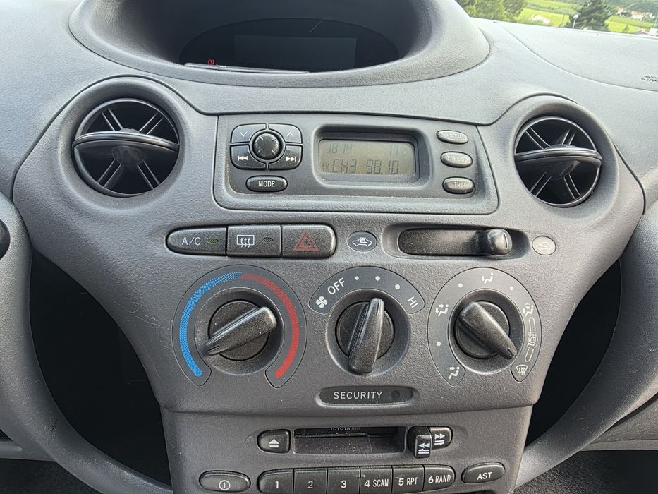 Toyota Yaris 1.0 vvt-i versão:Sol
