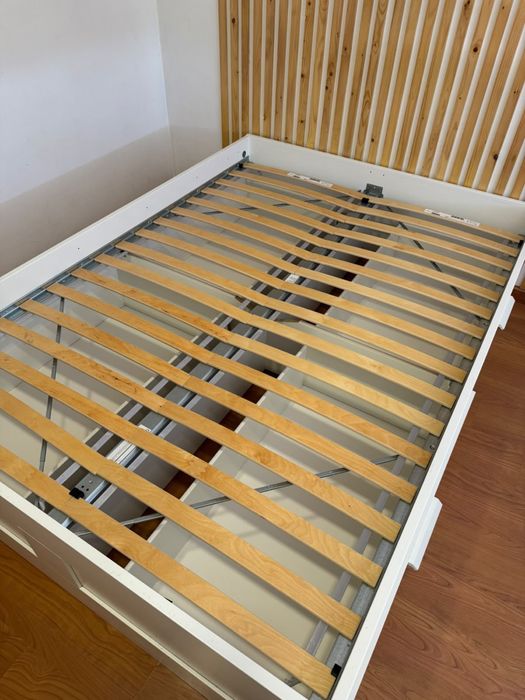 Cama Brimnes ikea 140x200 em otimo estado