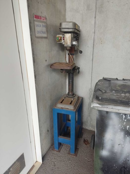 Máquina de furar de coluna