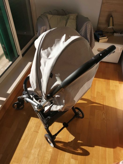 Carrinho Chicco, fácil de dobrar e arrumar