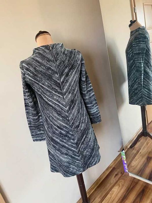 Monnari sukienka stojka golf komin trapez wzory s m 36 38