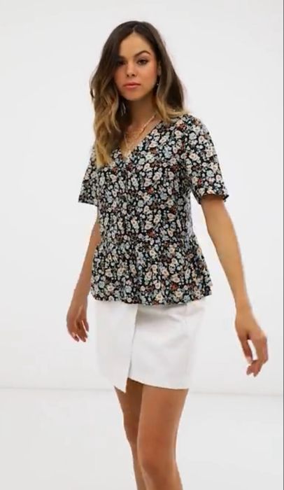 Топ з баскою на гудзиках New Look