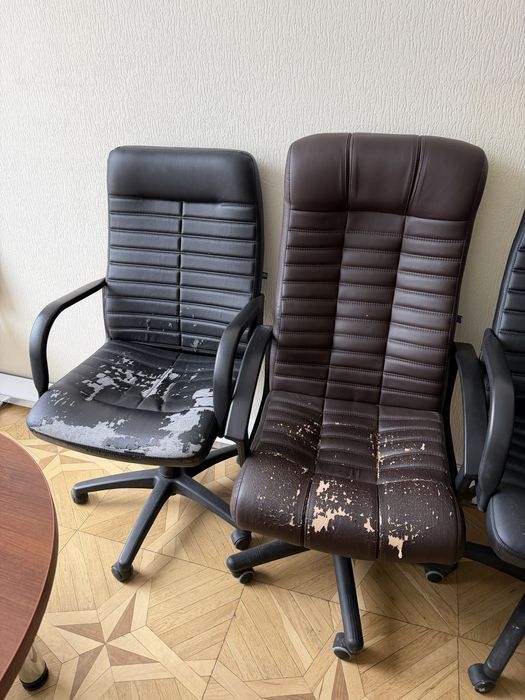 Офісні крісла/ствльці