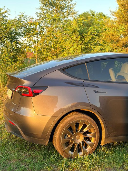 Автомобіль Tesla