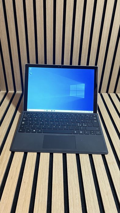 Продам поаншет Microsoft Surface Pro 4 Intel Core i5-6300U