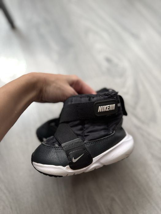 Продам зимове взуття на хлопчика Nike