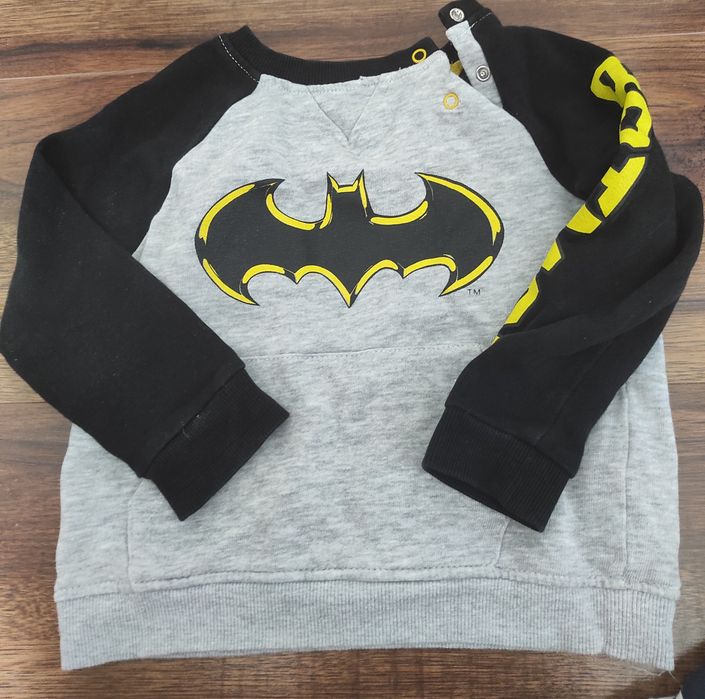 2 bluzki, jedna h&m a druga Batman rozm 86