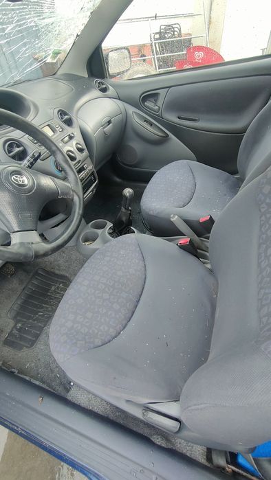 Vendo Toyota Yaris acidentado