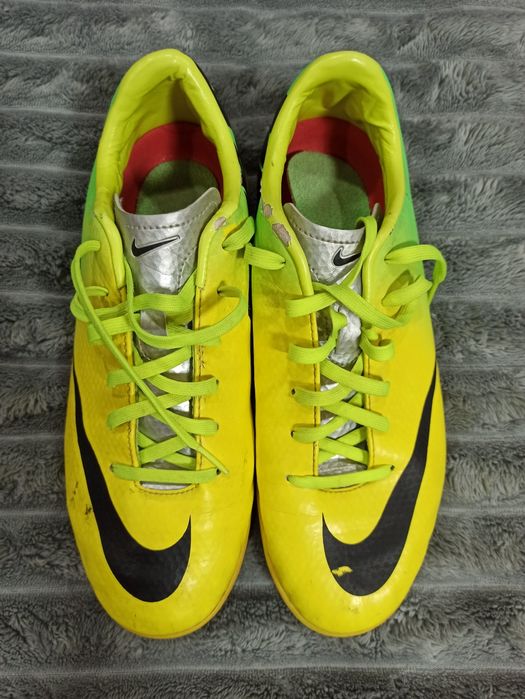 Бампи , сороконіжки Nike