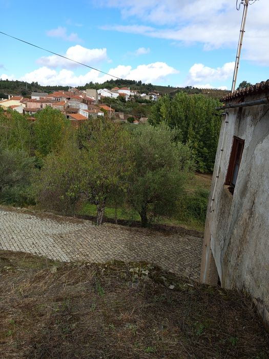 Casa em mós Moncorvo