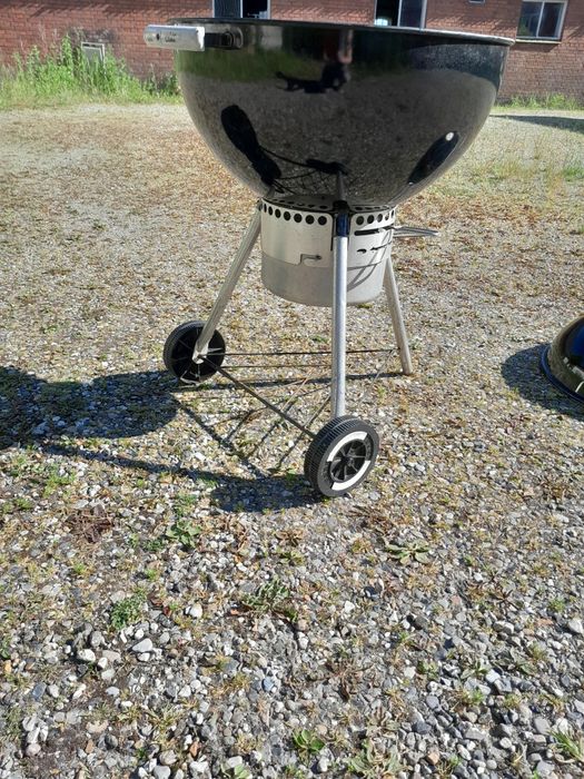 Sprzedam grill  weber 57cm .Mozliwa wysyłka.