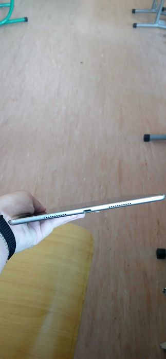 Продам iPad Pro 10.5 (2017) Wi-Fi 256 GB