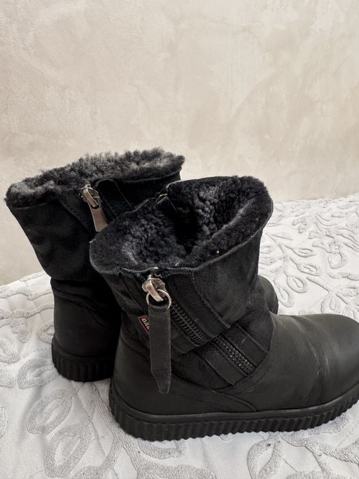 Продам чёрные ботинки dalton  на цыгейке ,размер 31-32