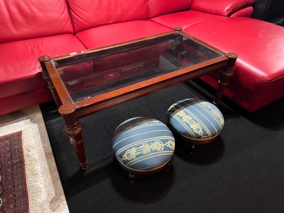 Mesa de Centro Clássica em Madeira Maciça com Vidro