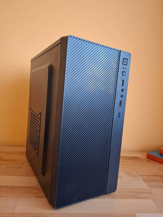 Mały komputer na serwer homelab lub do gier