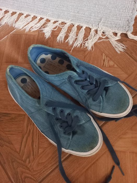 Віддам жіноче взуття