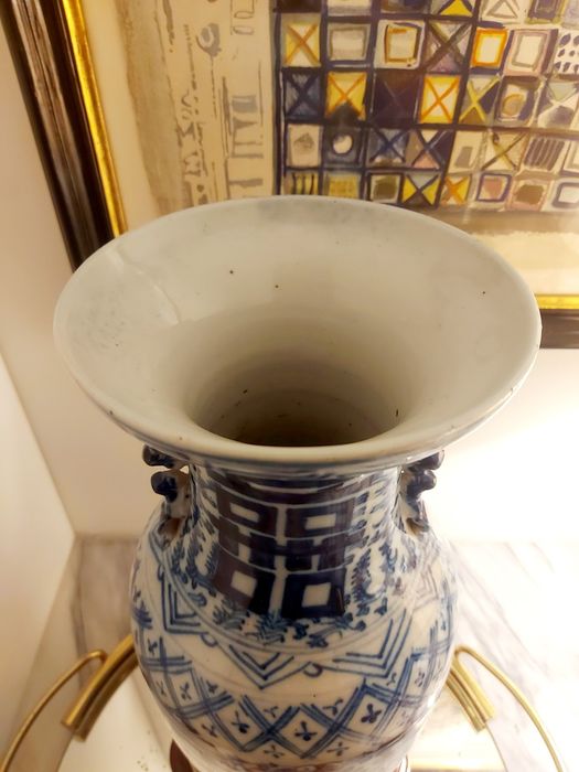 Jarrão azul e branco em porcelana da china do século XIX.