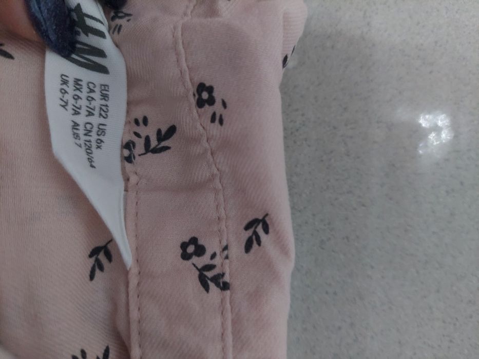 Sprzedam komplet ubrań dziewczynka 122/128 h&m, smyk, reserved i inne.