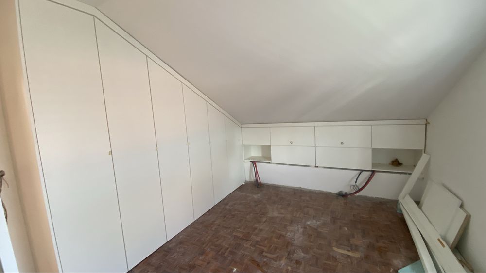 Carpintaria e Acabamentos Interiores | Portas | Pavimentos