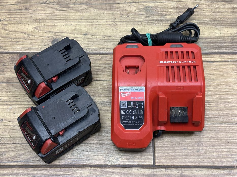 Zestaw baterii Milwaukee M18 5Ah (2 szt.) + ładowarka M12-18FC