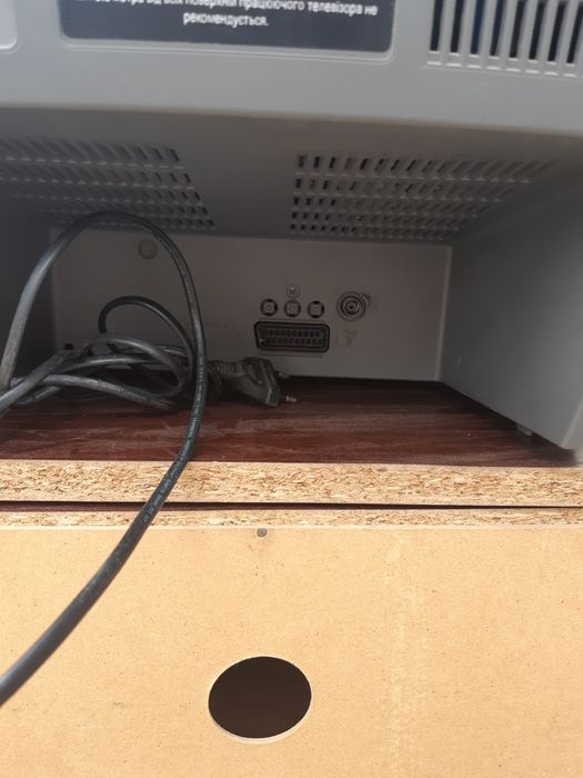 Продам телевизор с тумбой