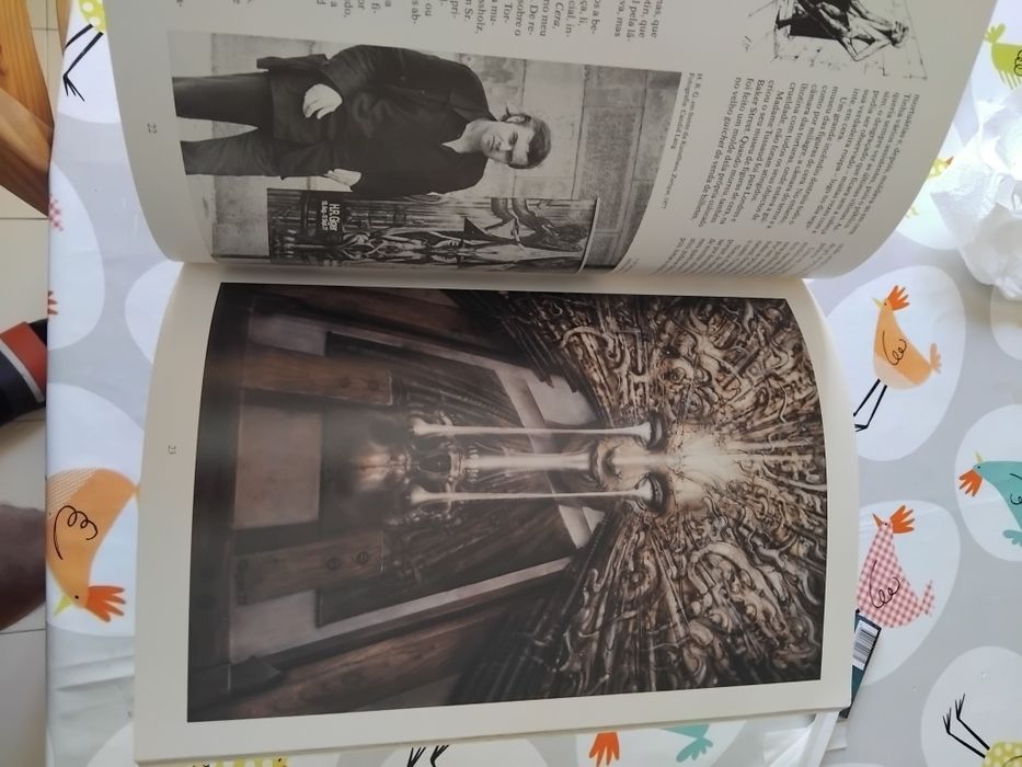 Livro HR Giger ARh+, da Taschen