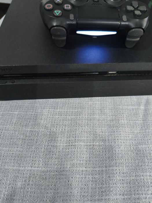 Ps4 ( 1 tb ) + 1 comando