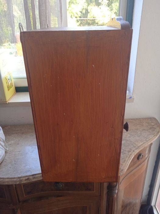 Armário guarda copos