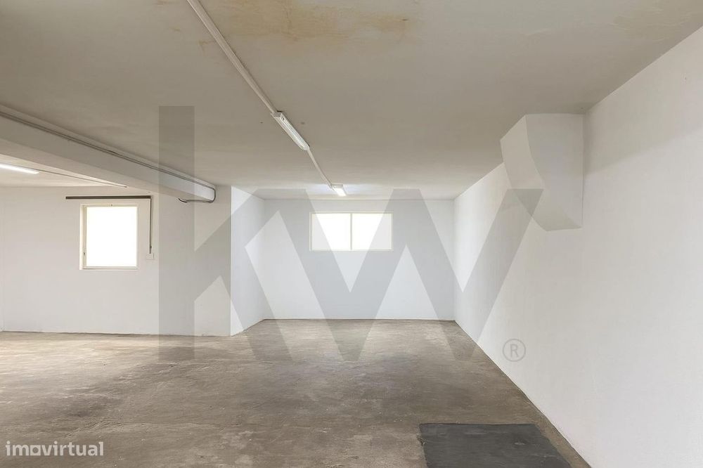 Garagem com 150m2 na Av. Republica, ao El Corte Inglês, possibilidade