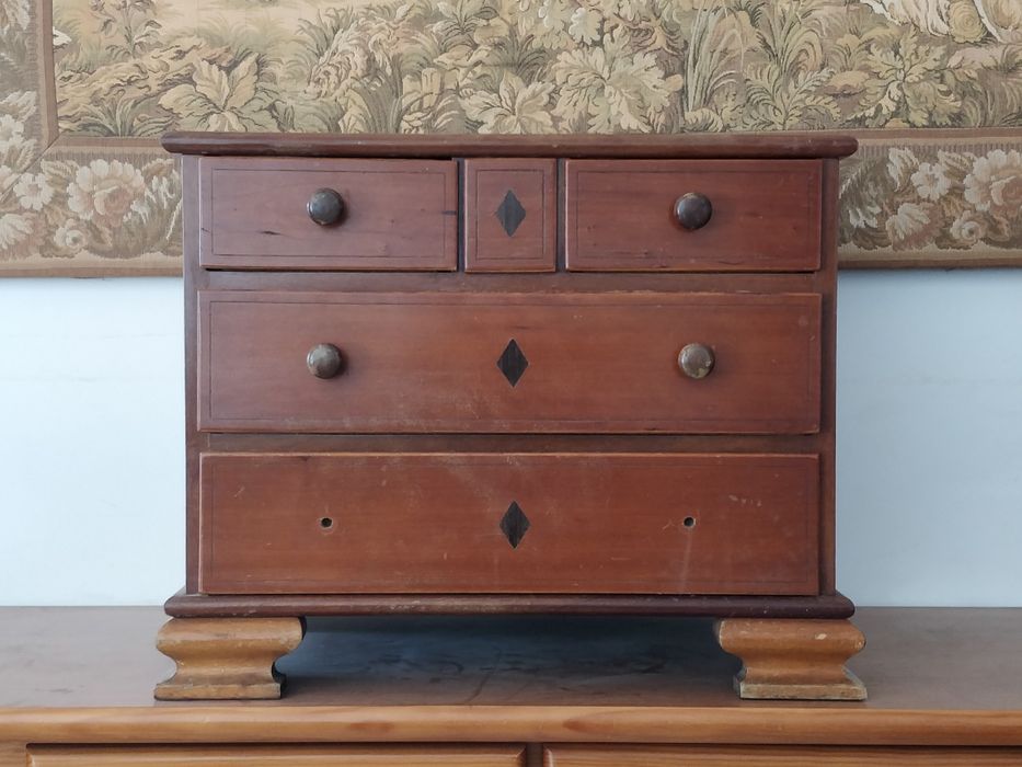 Cómoda/mesa de cabeceira