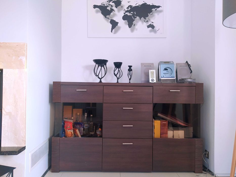 Piękna komoda kolor orzech