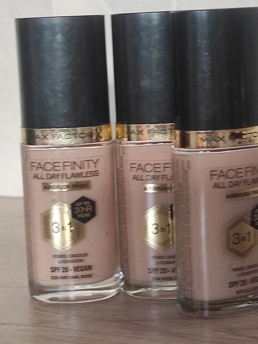 MAX FACTOR. Fluid do twarzy