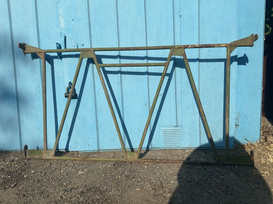 Оградка забор железный